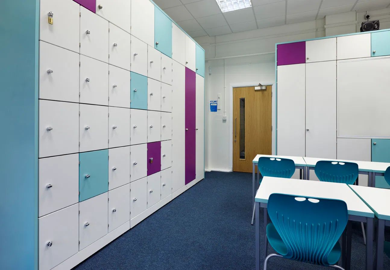 Smart, colourful locker solutions integrated into a classroom